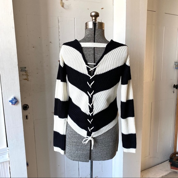 Chevron Laced Sweater Black & White Med - Picture 4 of 11